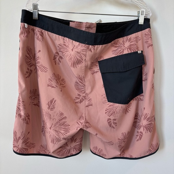 Vuori Cruise Board Shorts Size 36 - Picture 4 of 5